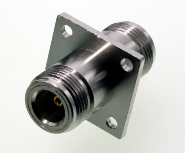 N-Durchgangsbuchse mit Flansch