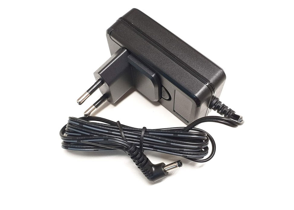 Yaesu SAD-25C Steckernetzteil